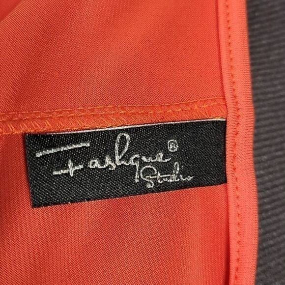 Fashque Studio Peek-a-Boo Shoulder Top Sz S - Picture 5 of 7